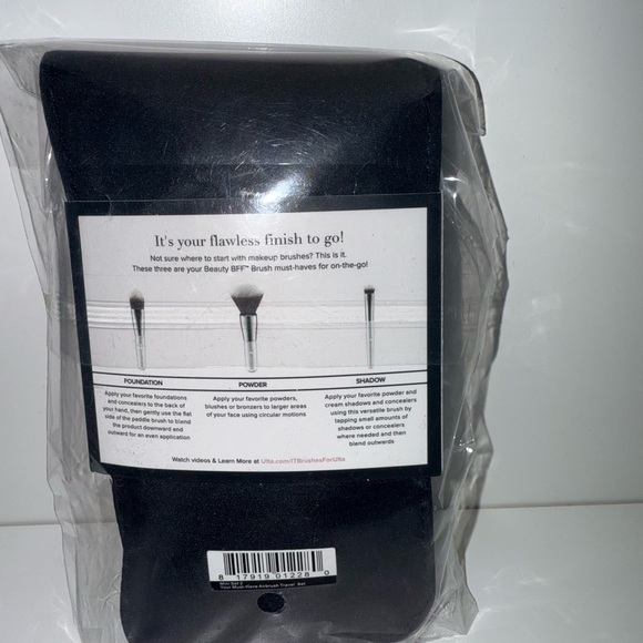 It cosmetics Travel Brushes - Picture 2 of 3